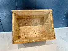 Load image into Gallery viewer, Vintage Wooden Tea Caddy
